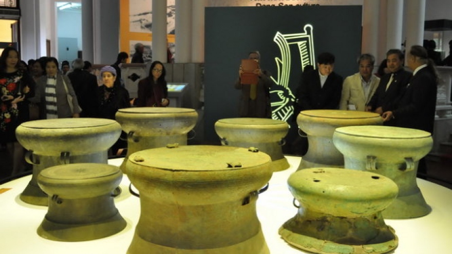 Vietnam receives antiquities from US